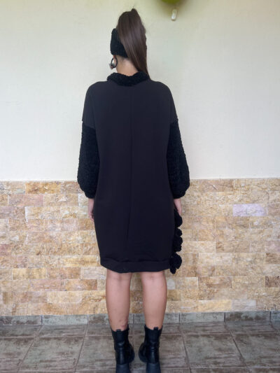 Φούτερ μαύρο χειροποίητο φόρεμα με πλεκτά μανίκια και λεπτομέριες