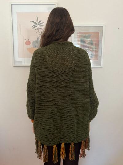 Πλεκτό χειροποίητο φόρεμα με κρόσια