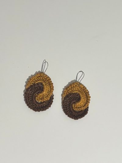 Πλεκτά χειροποίητα σκουλαρίκια καφέ μουσταρδί αλυσίδα