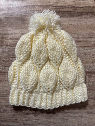 Χειροποίητο πλεκτός σκούφος πλέξη φύλλο μπεζ